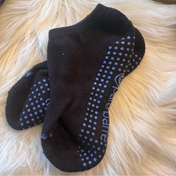 Pure Barre Black Non-Slip Grip Ankle Socks - Picture 7 of 12